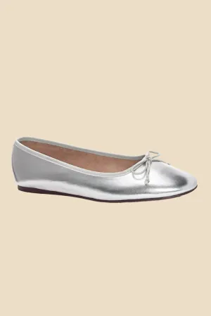 Audrey Ballet Leather Flat In Metallic Silver