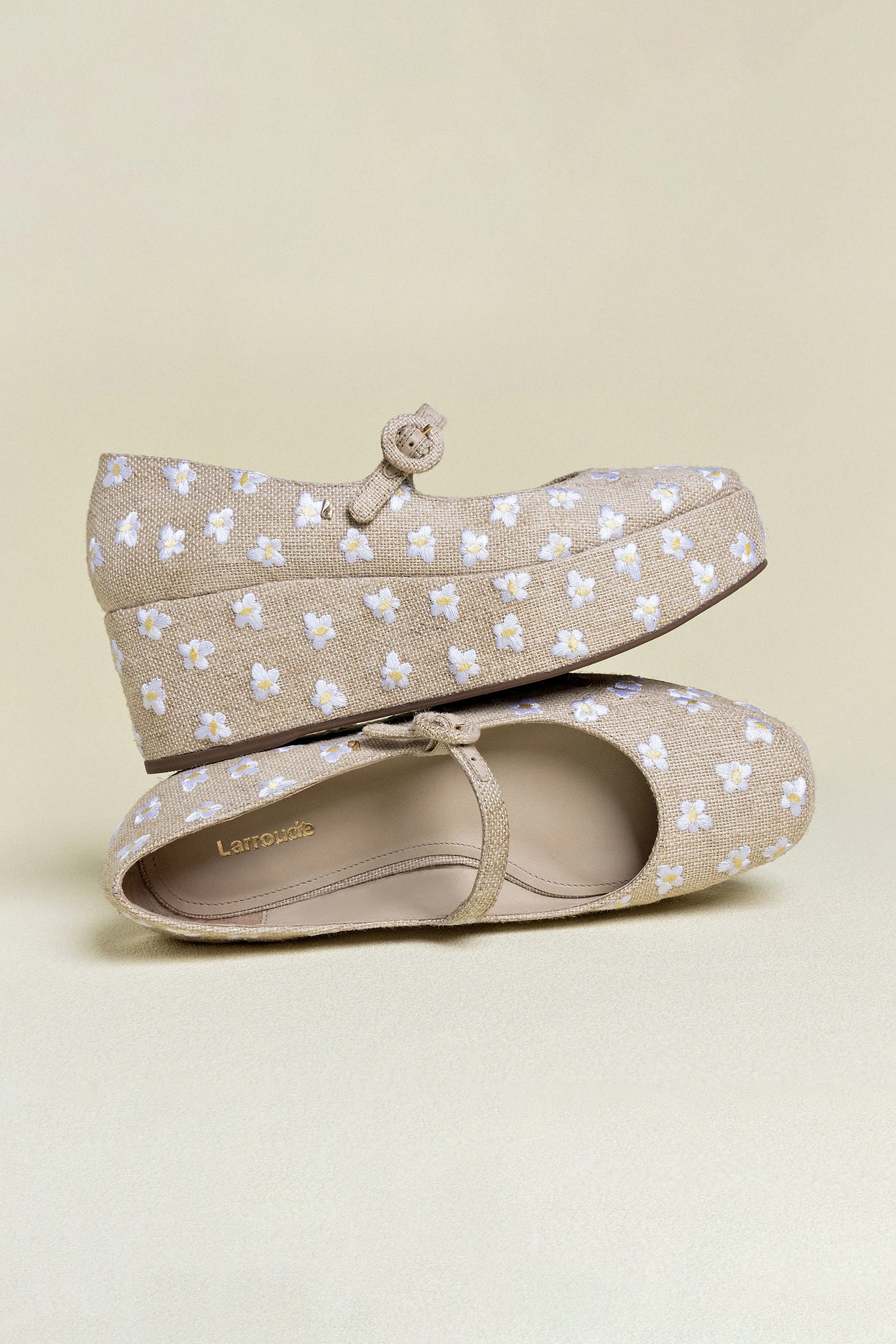 Blair Flatform In Raw Linen and Daisy Embroidery