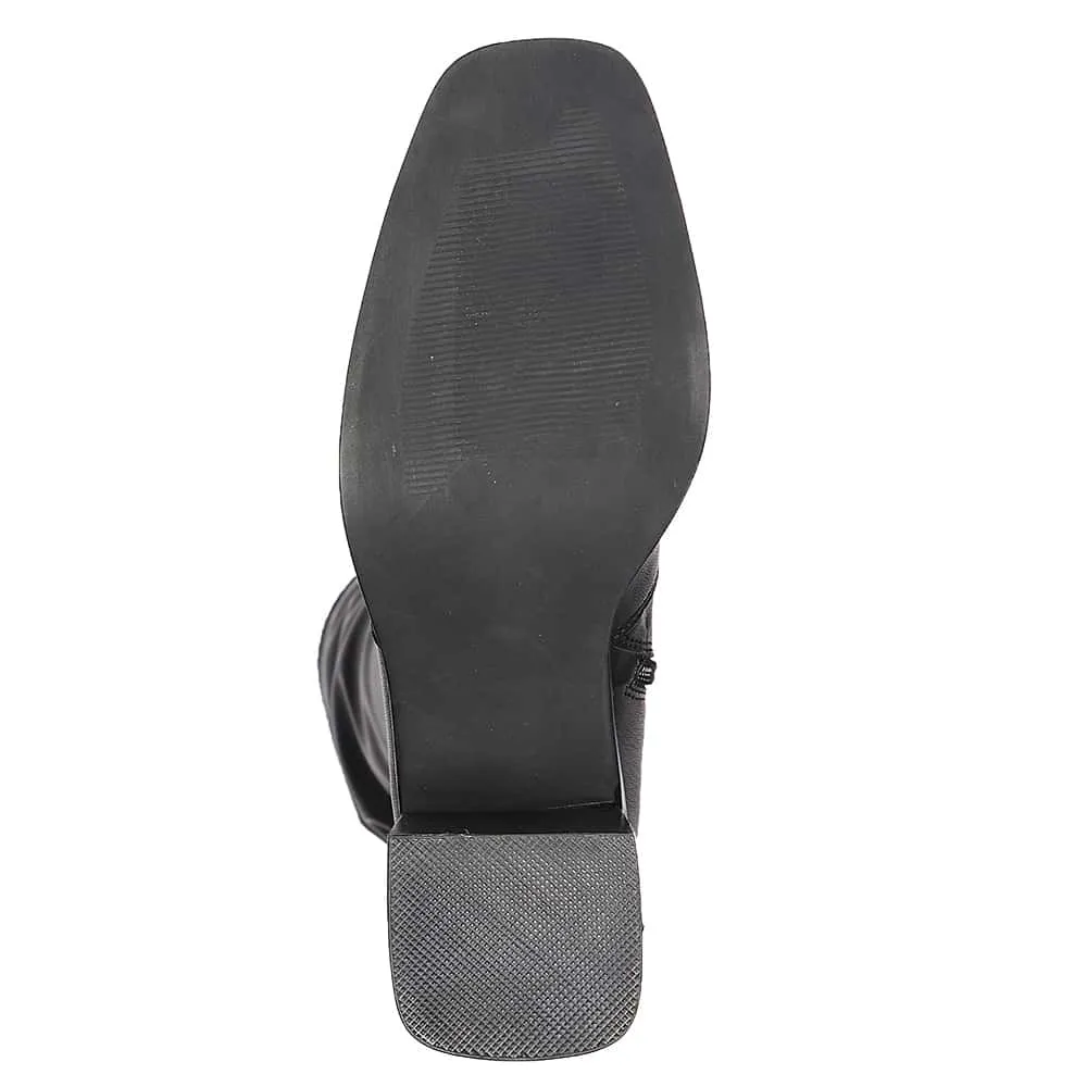 Macbeth Boot in Black Smooth
