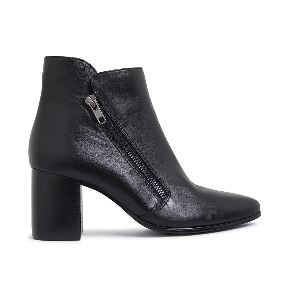 Magic Boot in Black Leather