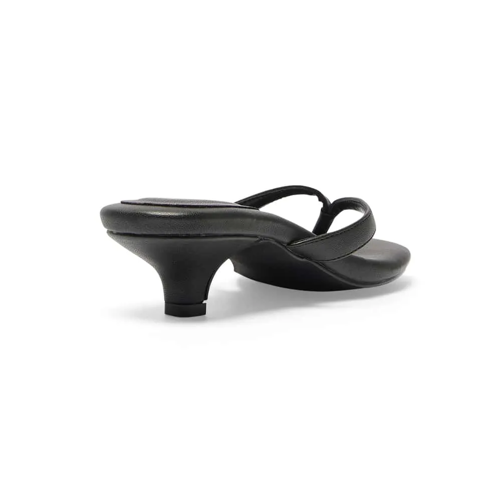 Malta Thongs in Black
