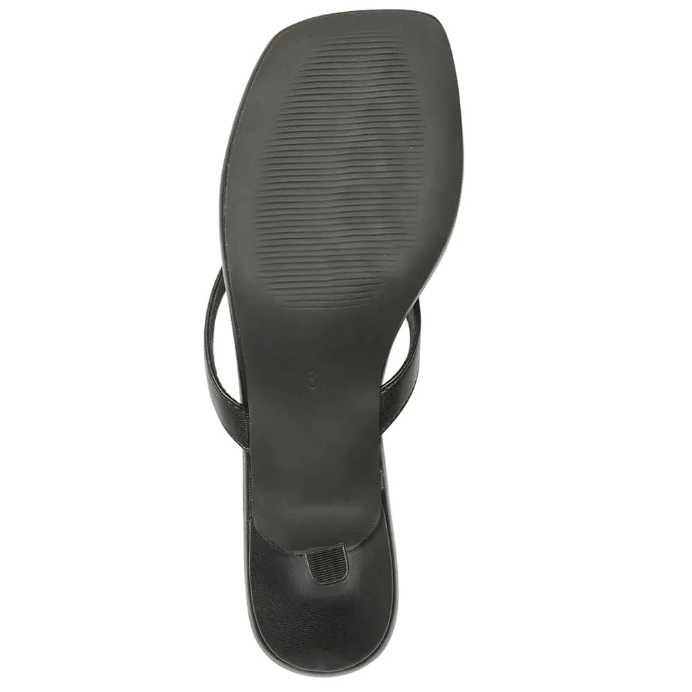 Malta Thongs in Black