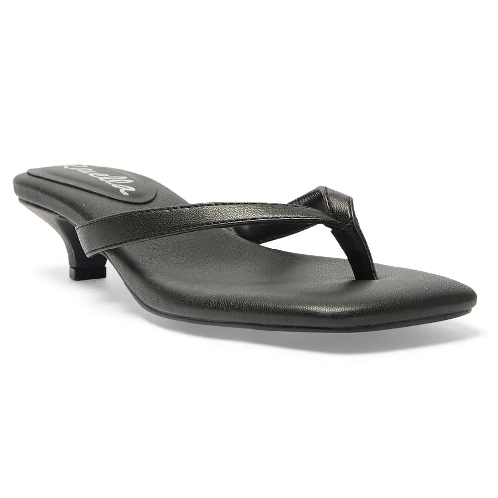 Malta Thongs in Black