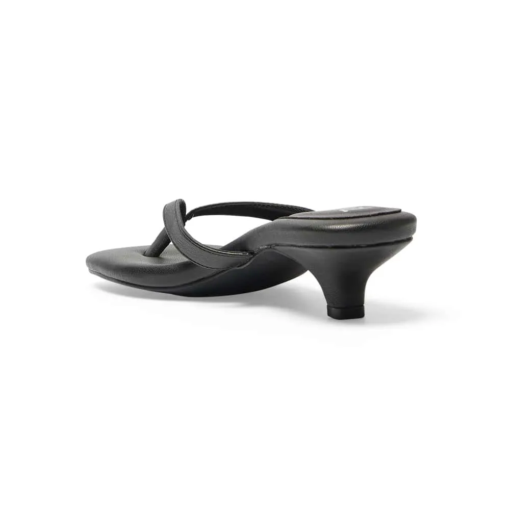 Malta Thongs in Black