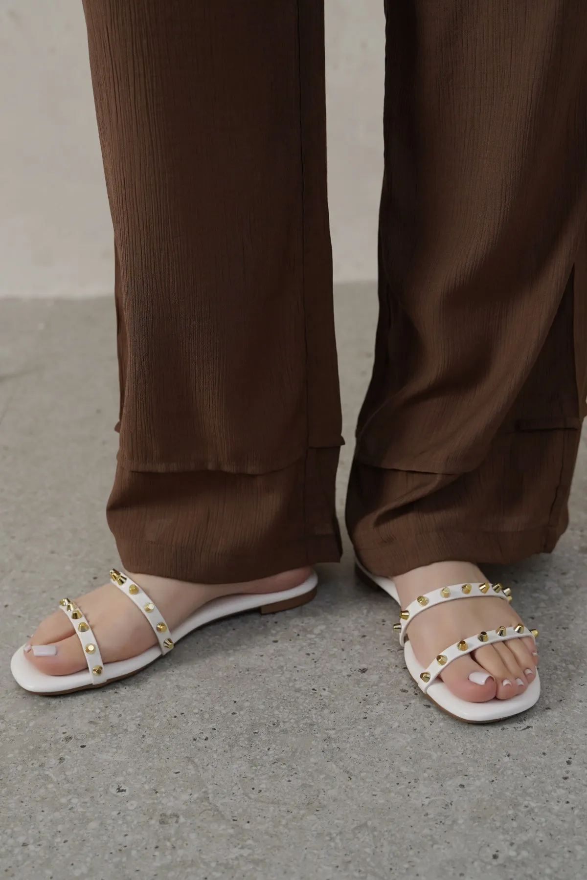 MINIMAL STUDDED SLIDES