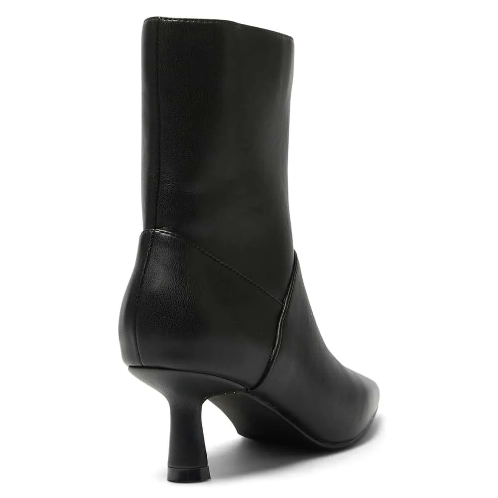 Paloma Boot in Black Smooth