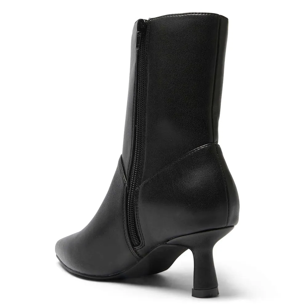 Paloma Boot in Black Smooth