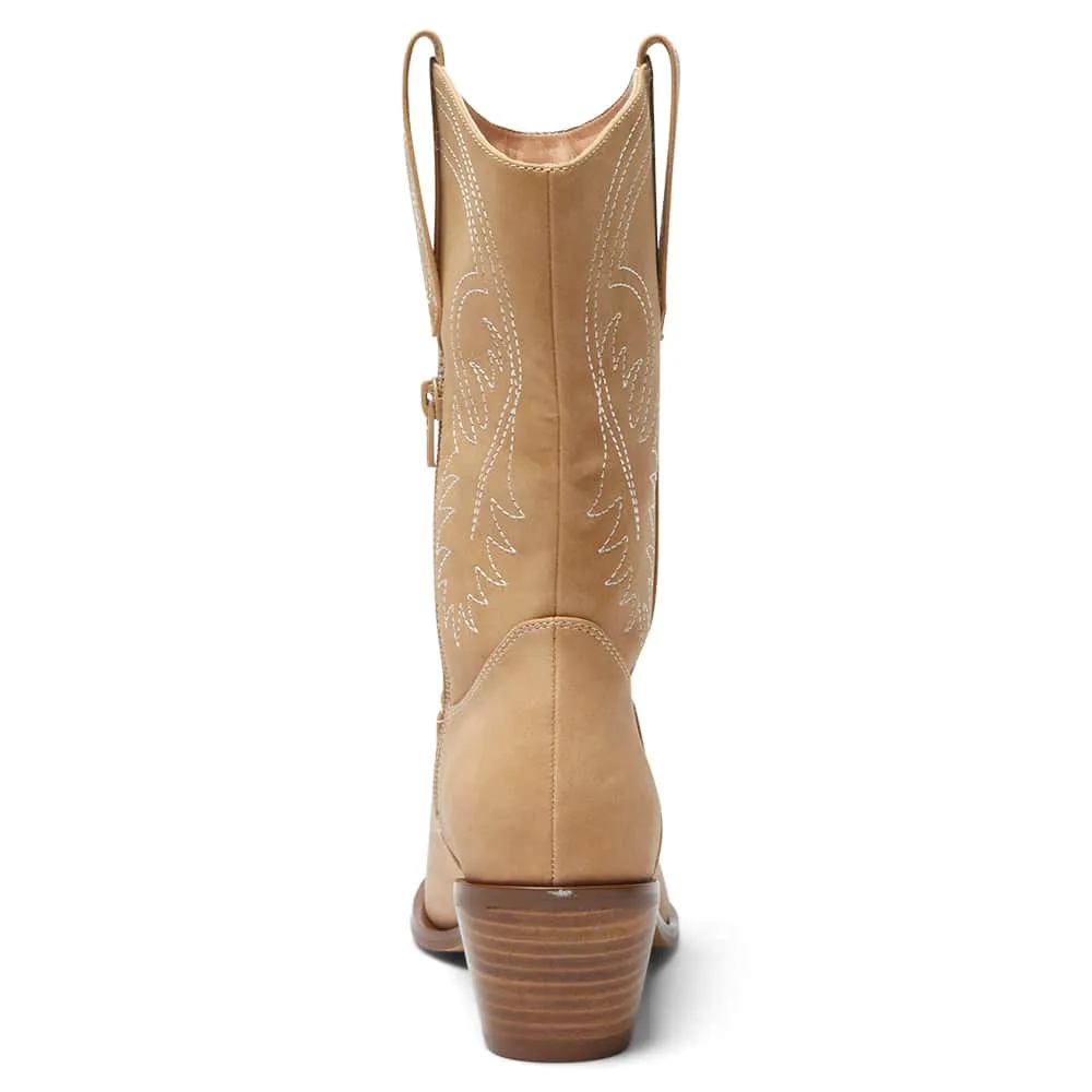 Saloon Boot in Camel Micro