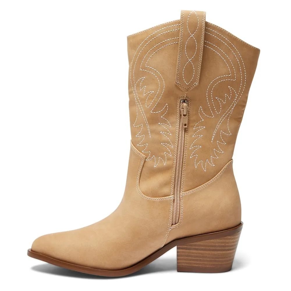 Saloon Boot in Camel Micro