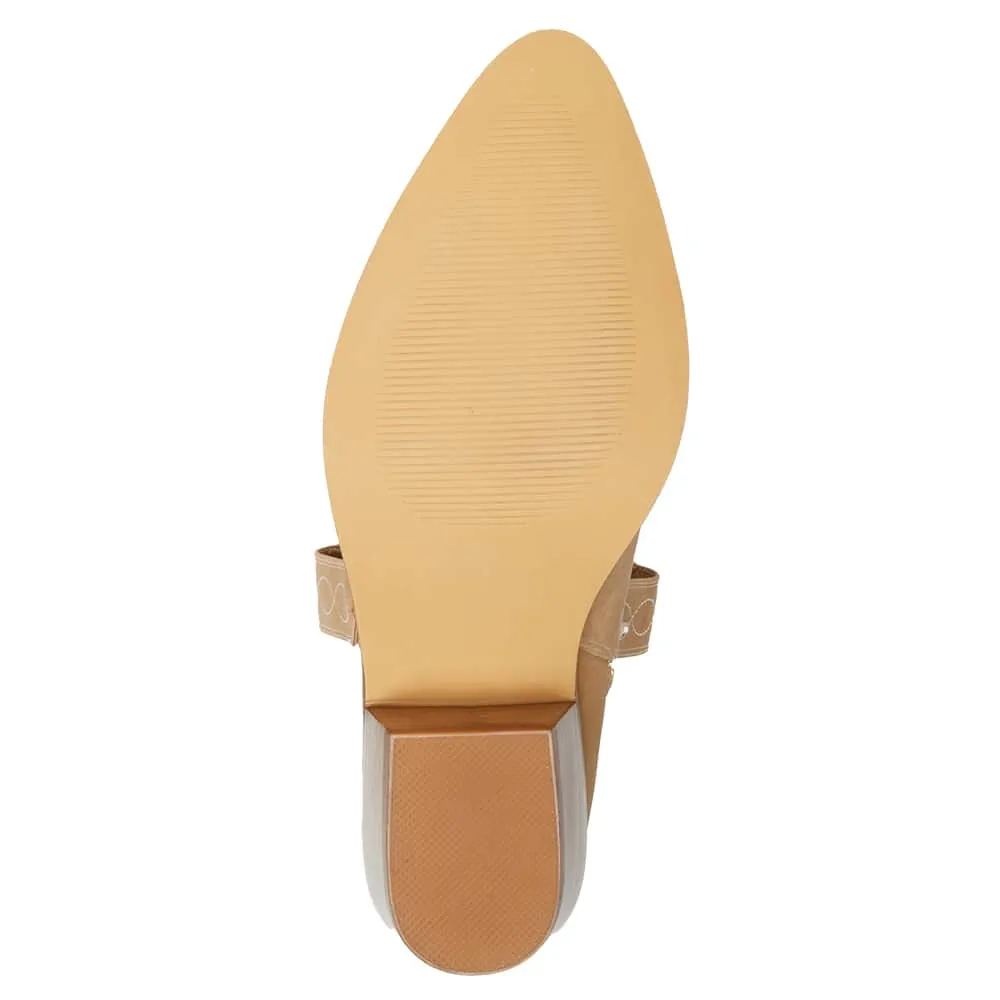 Saloon Boot in Camel Micro