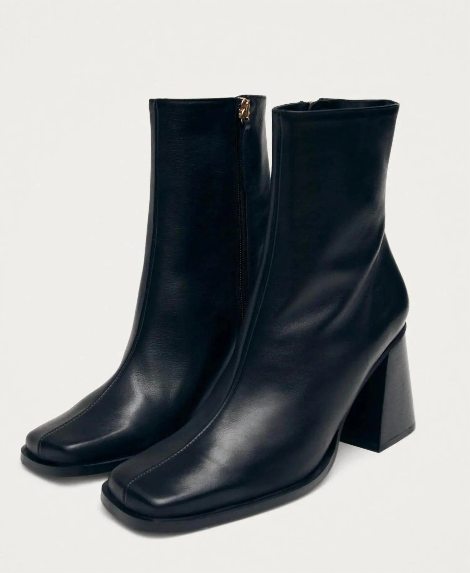 South Ankle Boots In Black