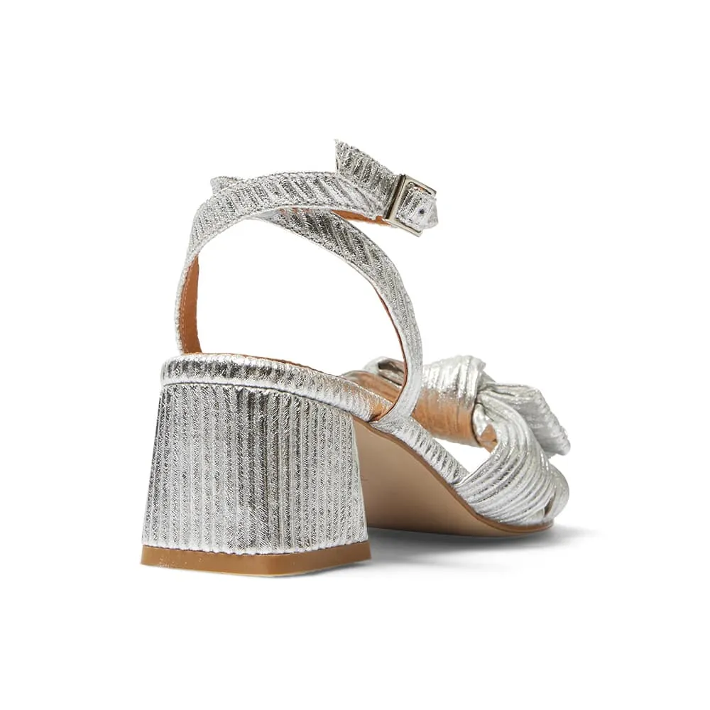 Tiara Heel in Silver Pleat
