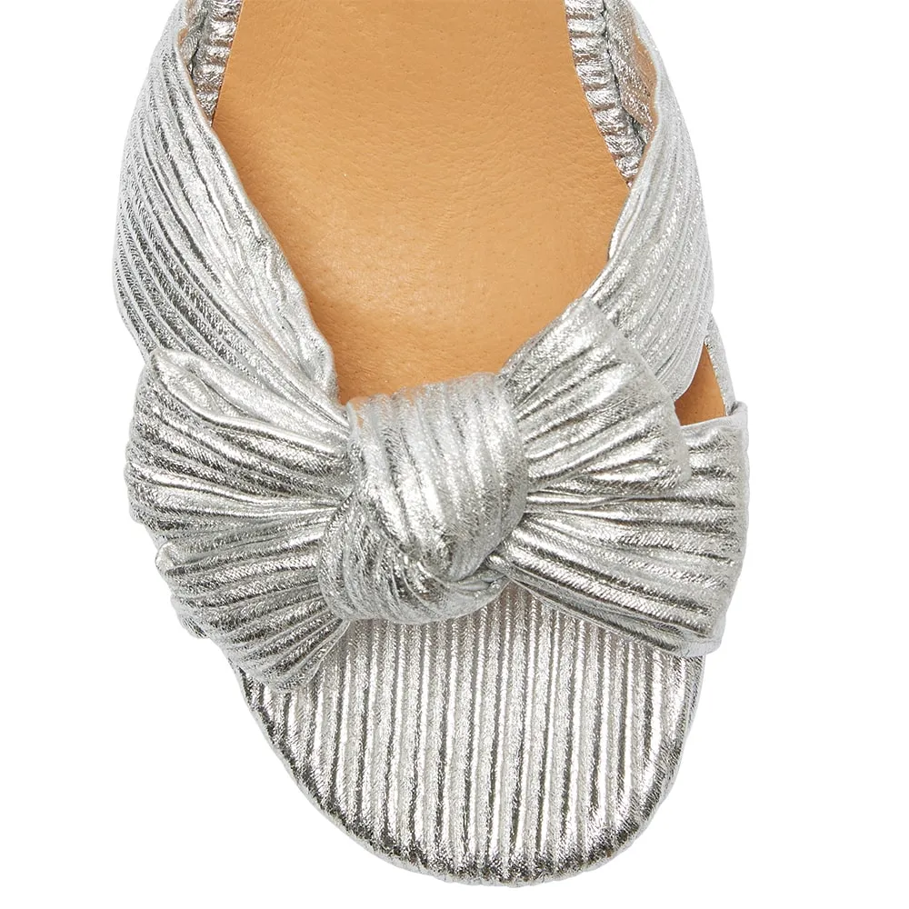 Tiara Heel in Silver Pleat