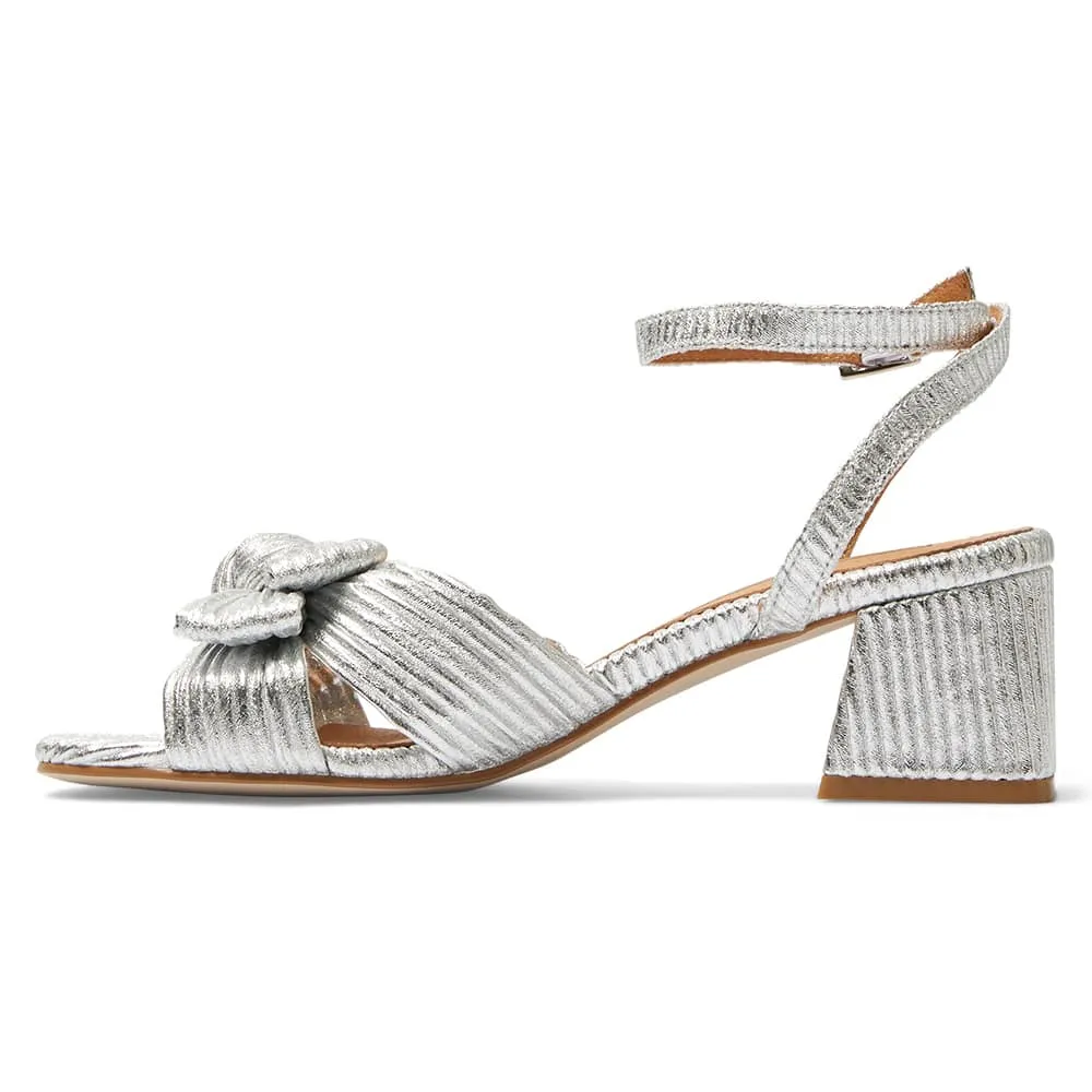 Tiara Heel in Silver Pleat