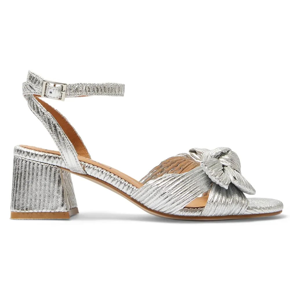 Tiara Heel in Silver Pleat