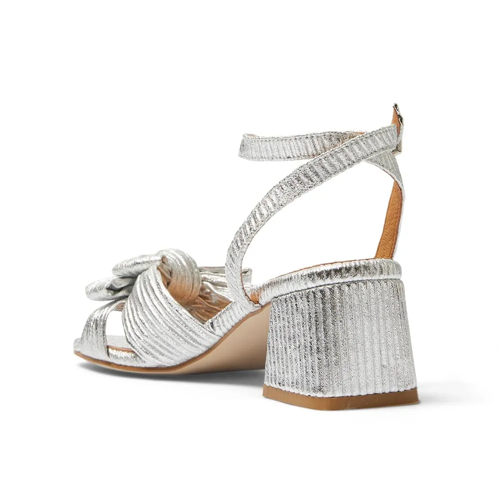 Tiara Heel in Silver Pleat