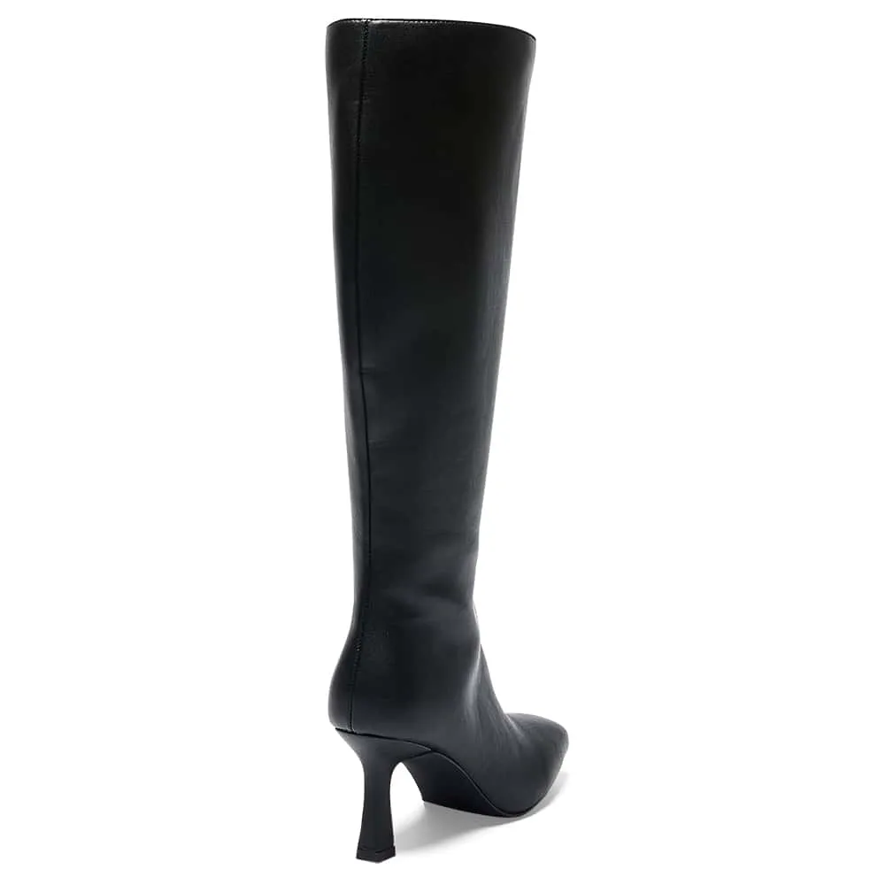 Trace Boot in Black Smooth