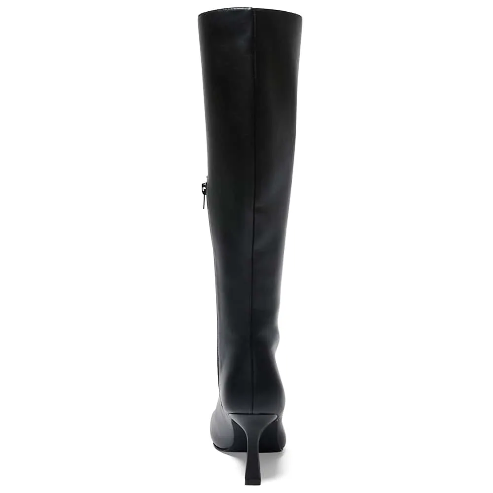 Trace Boot in Black Smooth