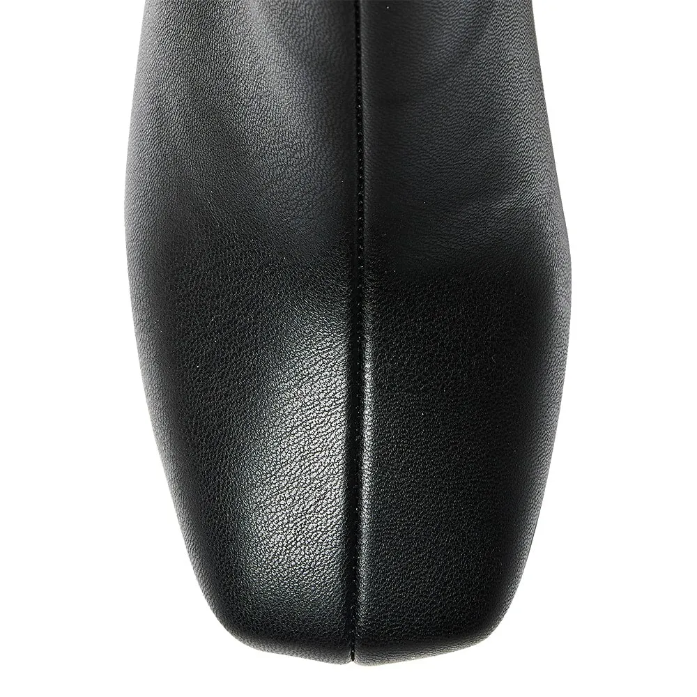 Trace Boot in Black Smooth