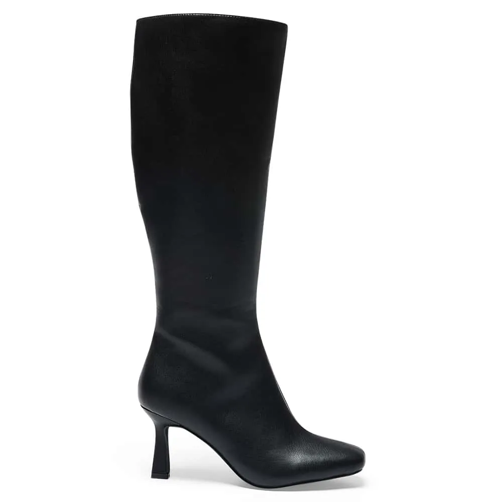 Trace Boot in Black Smooth