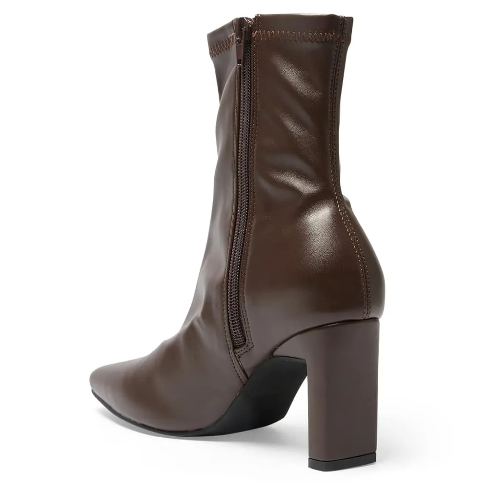 Vista Boot in Chocolate Smooth