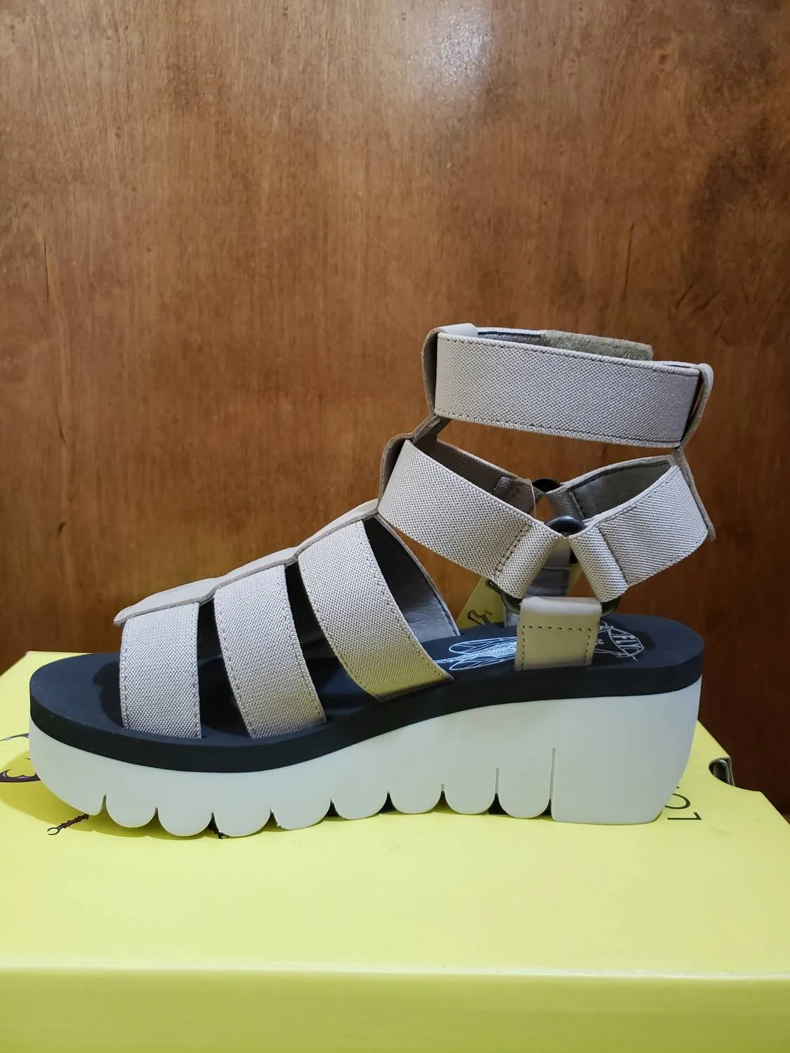 Women Yufio Sandal In Cloud/beige