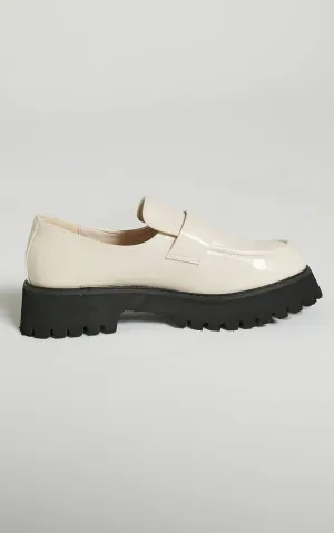 Women's Billini Cruz Loafer In Chalk Crinkle Patent