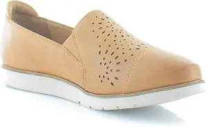 Women's Laci Gore Slip On Shoes In Honey