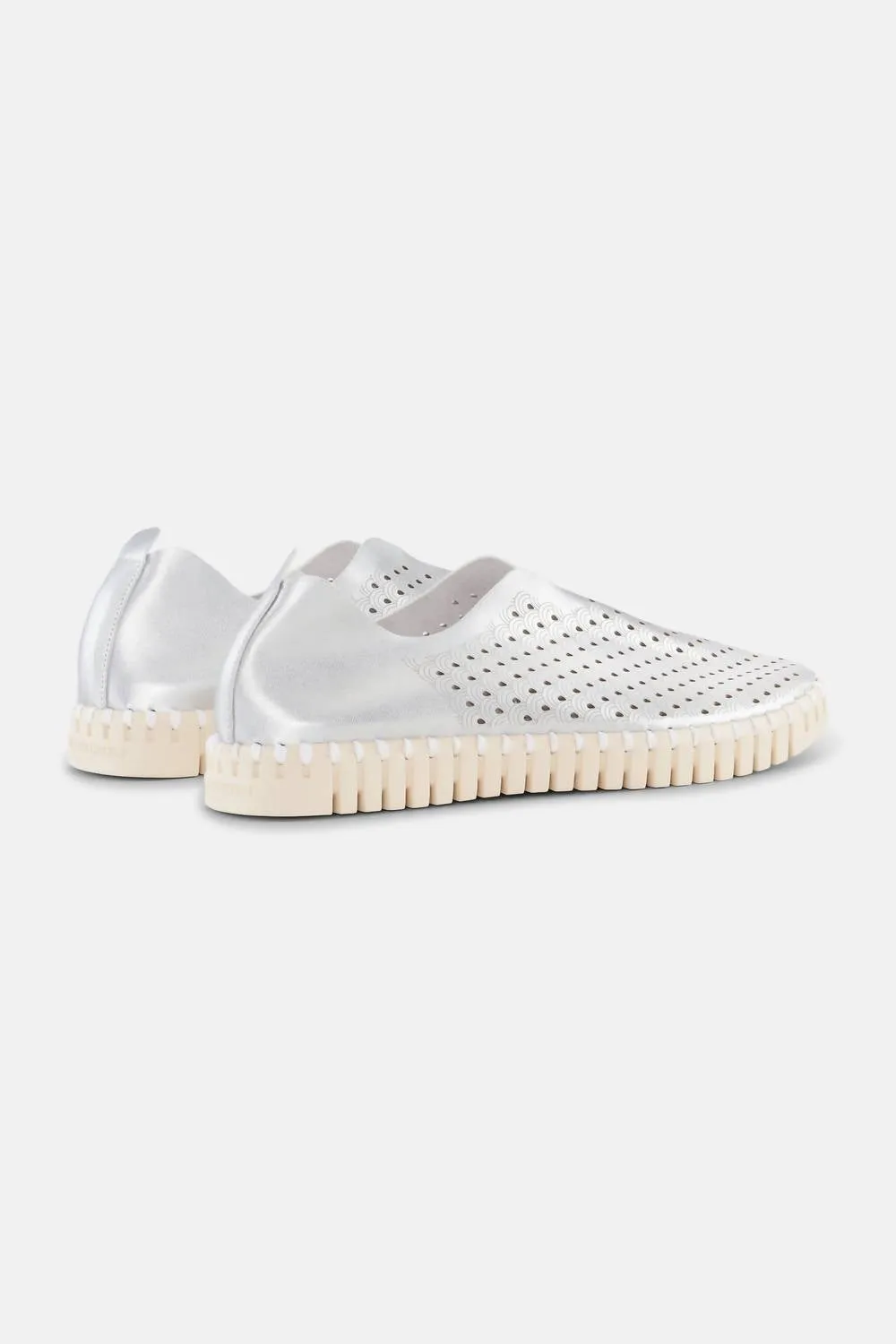 Women's Metallic Tulip Slip-On In Silver