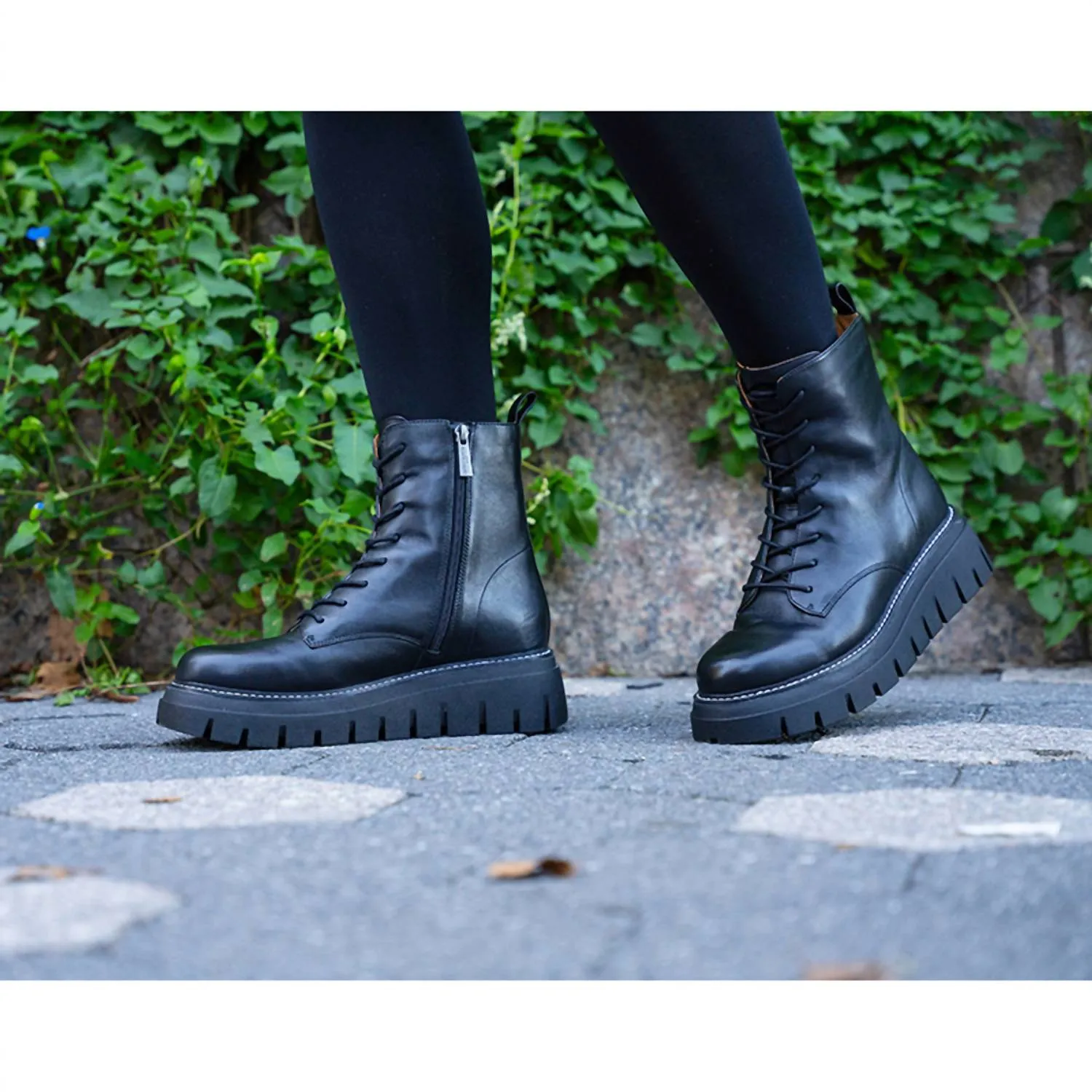 Women's Toby Boots In Black